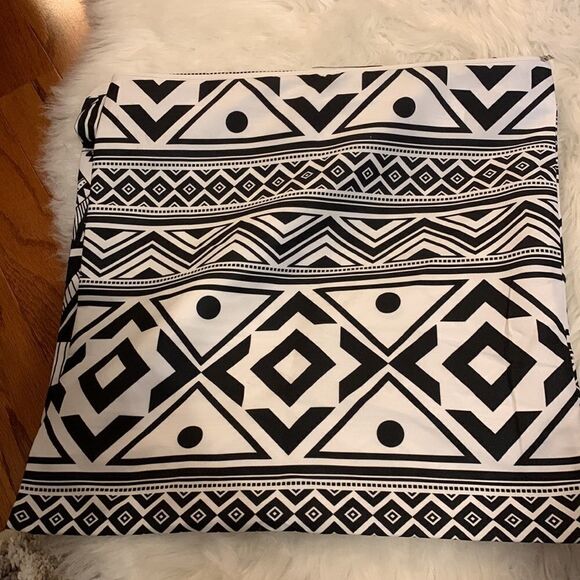 Four piece tribal pillow covers. New and never used. Zipper closure - Picture 5 of 7